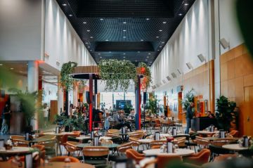 Exclusivity and a passion for motorsport come together at Traction Club.</br>Enjoy the atmosphere of Formula 1 at Madring.</br>A premium experience for motorsport enthusiasts.